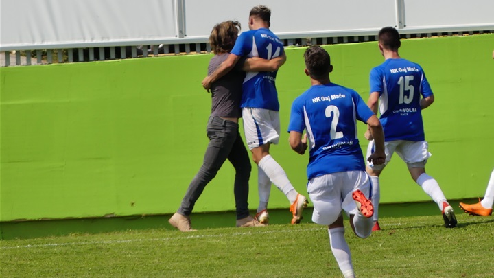 SPORT 3.9._NOGOMET 3. LIGA GAJ -KURILOVEC Slavlje nakon pogotka.jpg