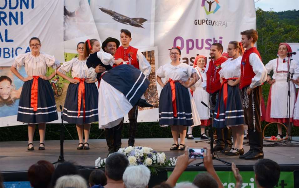 festival folkora.png