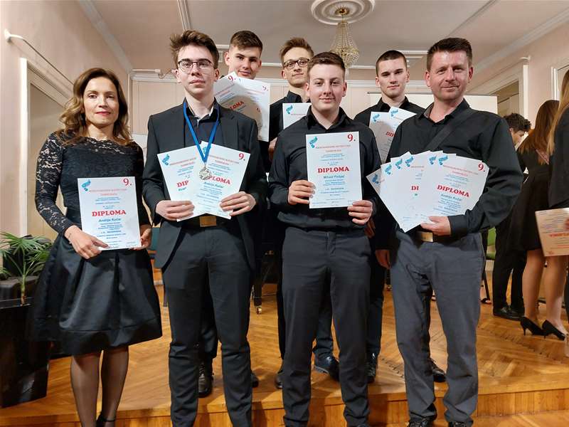 Nagrađeni tamburaši u Subotici.jpg