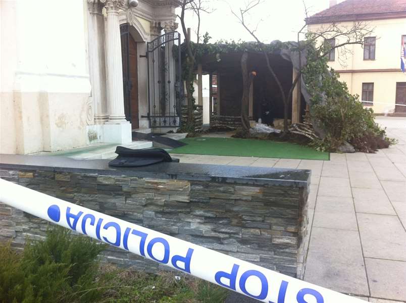 Vandalizam ispred crkve u Zaboku