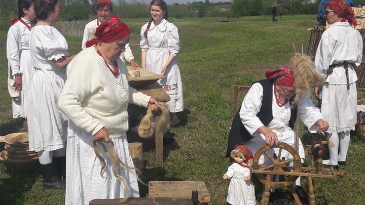 Prikaz starih običaja i zanata