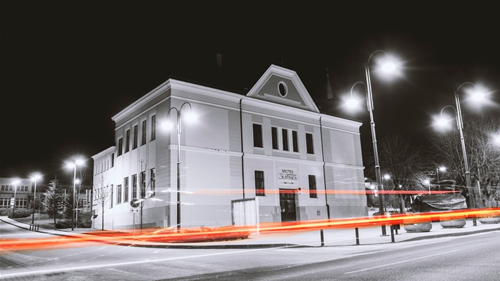Muzej_grada_Pregrade_night.jpg
