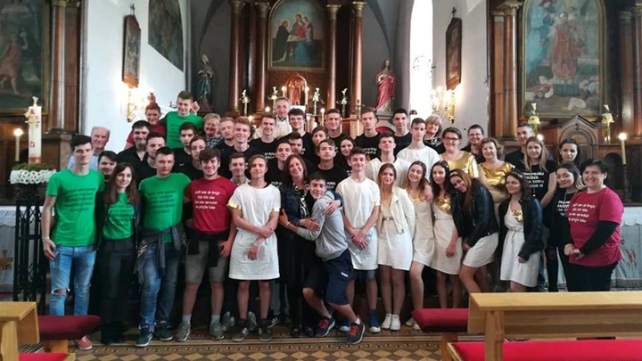 srednja škola konjaščina u crkvi.jpg