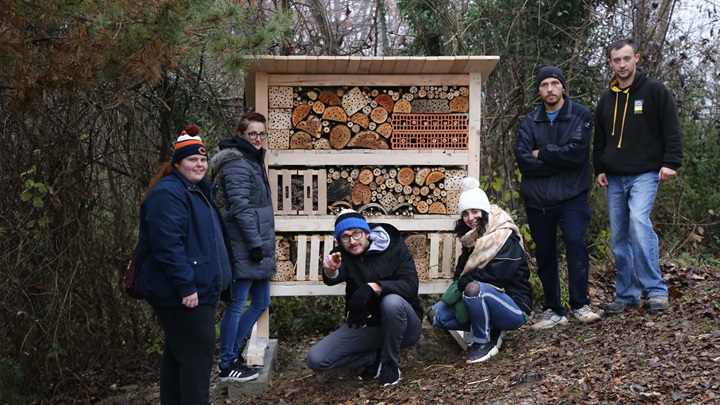 Volonterska akcija Hotel za kukce (8).jpg