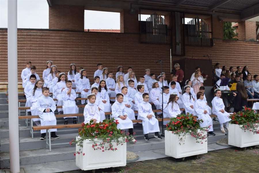 U Župi Marija Bistrica prvu pričest primilo 46 prvopričesnika 1.JPG