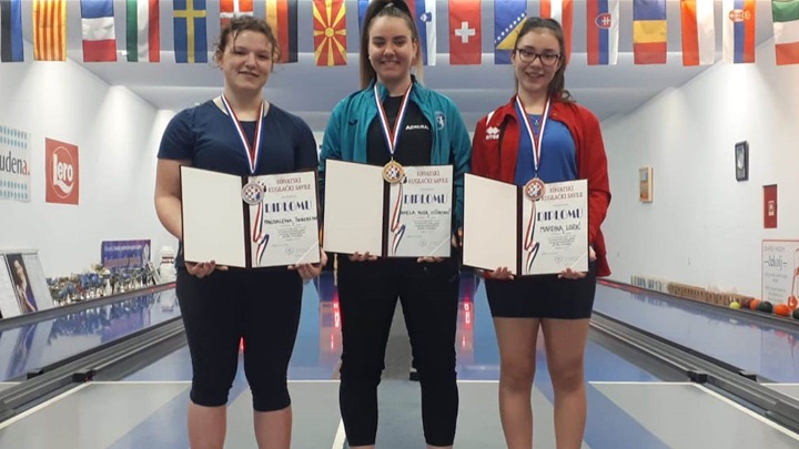 SPORT 4.2._KUGLANJE PH KLINCI Magdalena Škreblin, Nicol Imširović i Martina Lozić.jpg