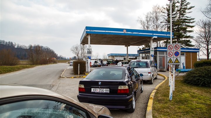 benzinska postaja gužve