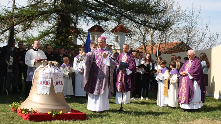 blagoslov zvona Belec 2.jpg