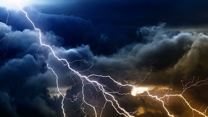 lightning-stormy-sky-night-wallpaper-preview.jpg