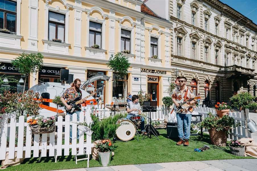 Glazbena kamperica.jpg