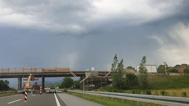 foto: Policija zaustavlja KZŽ