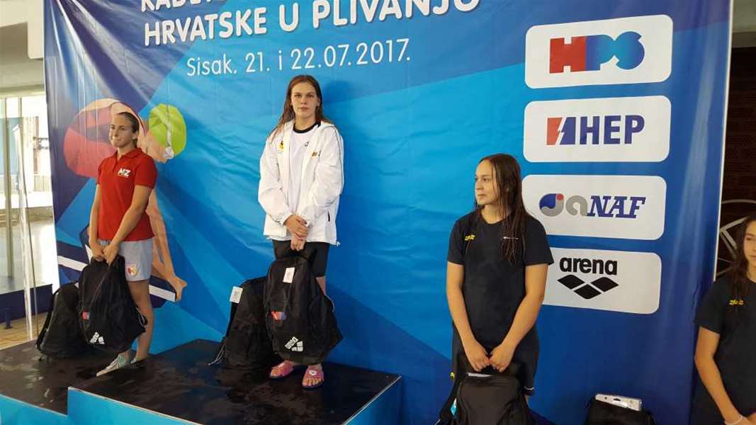 TESA NOVAK SMANJENO 1.jpg