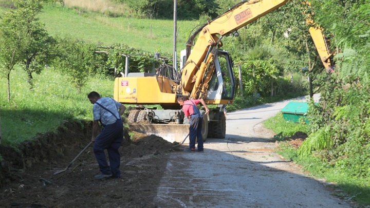 Cesta u Humu na Sutli