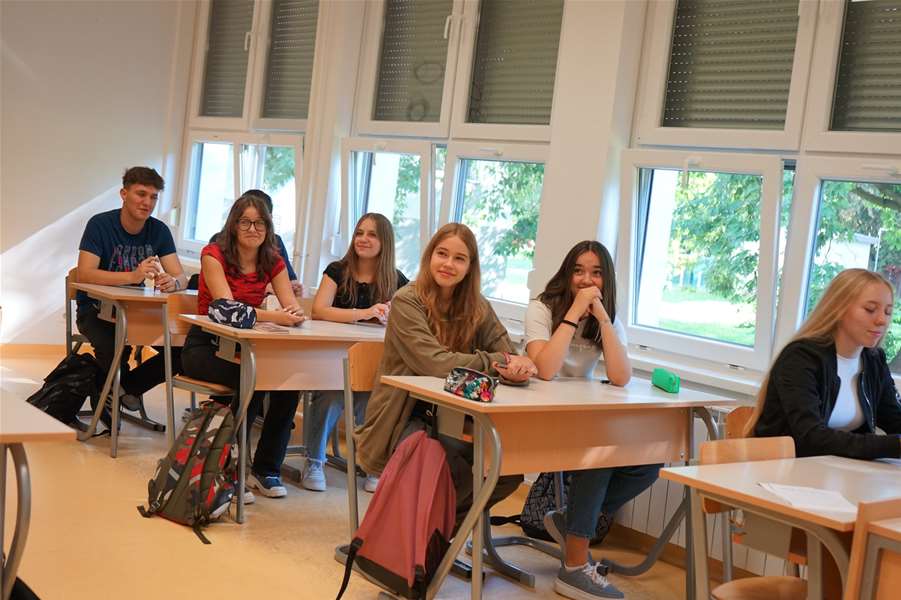 Učenici srednjoškolci (3).jpg