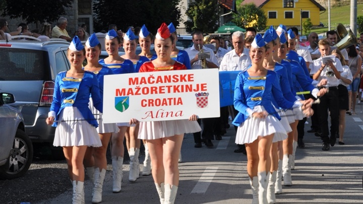 MAČANSKE MAŽORETKINJE 1.jpg