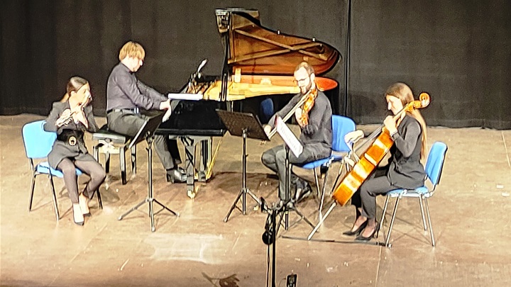 Ansambl Oktos u MB 1.jpg