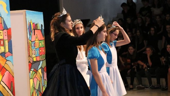 alica u zemlji bajke na dlanu.jpg