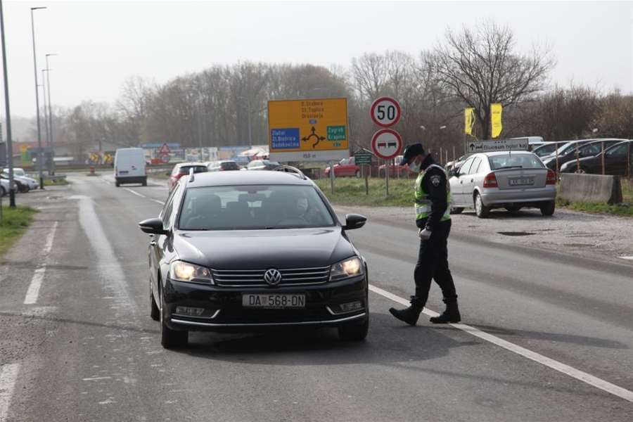 zaustavljanje propusnice policija.JPG