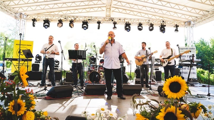 igrajte nam muzikaši-