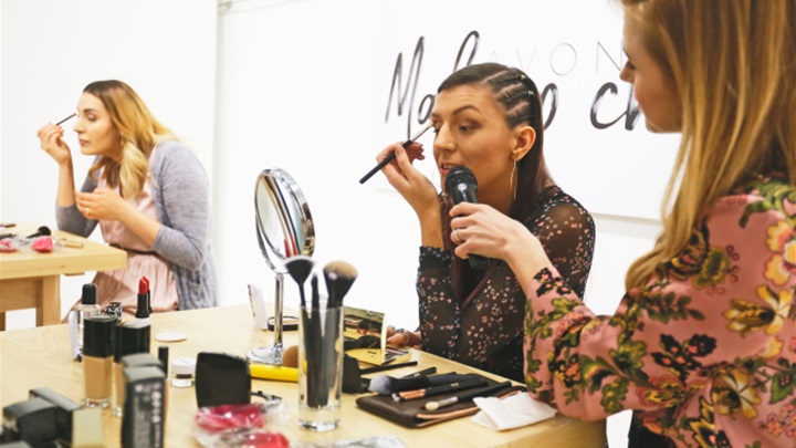 Djevojke su se morale našminkati u određenom vremenskom roku