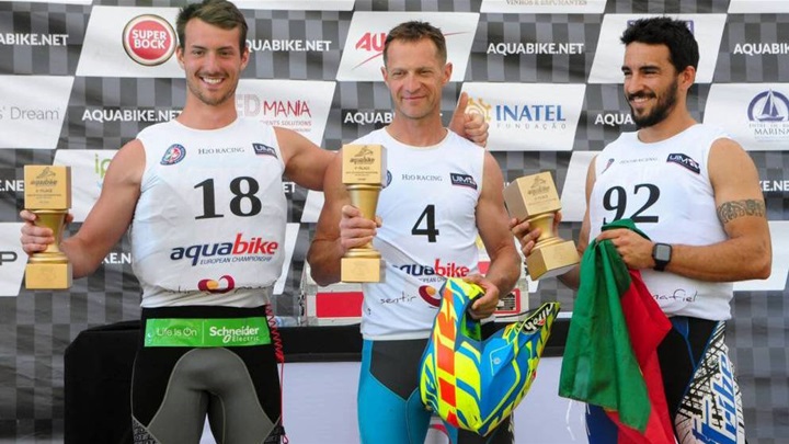 SPORT 14.5._JET SKI Slaven Ivančić s pobjedničkim peharom.jpg