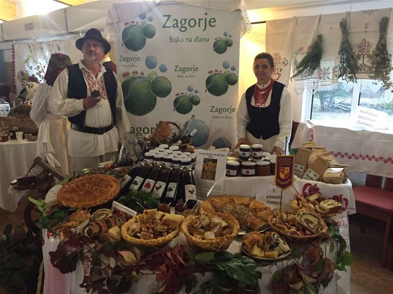 uzorna seoska žena.JPG