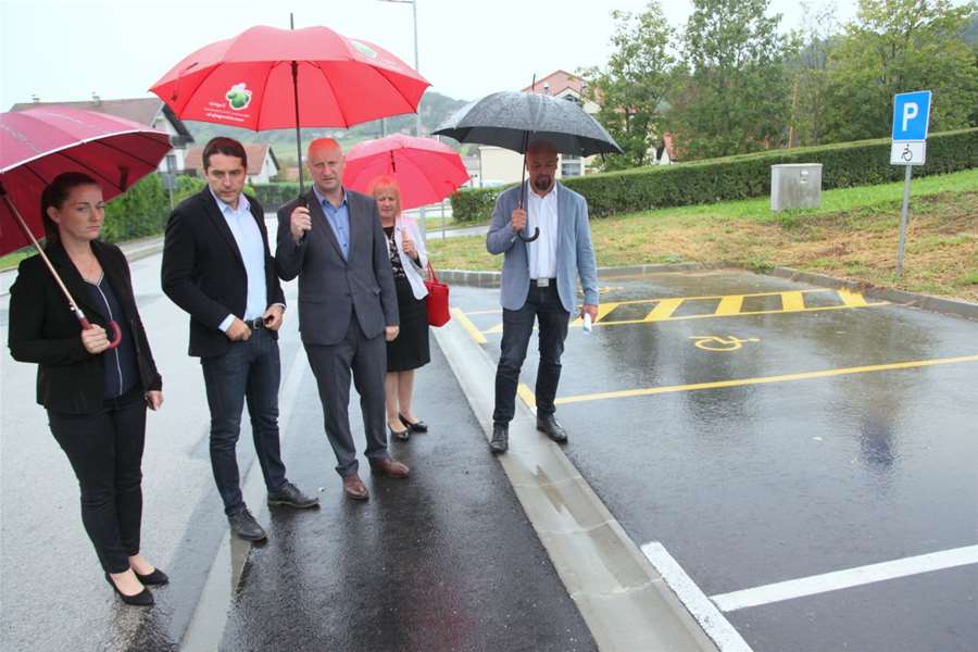 dom zdravlja parking pregrada