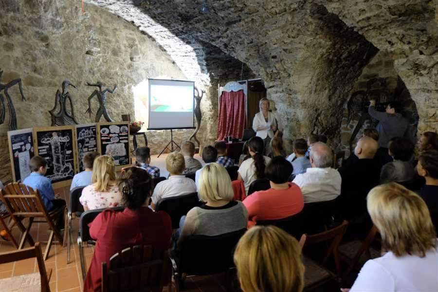 RADIJSKA EMISIJA 1.jpg