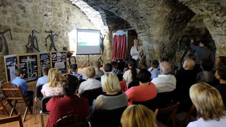 RADIJSKA EMISIJA 1.jpg