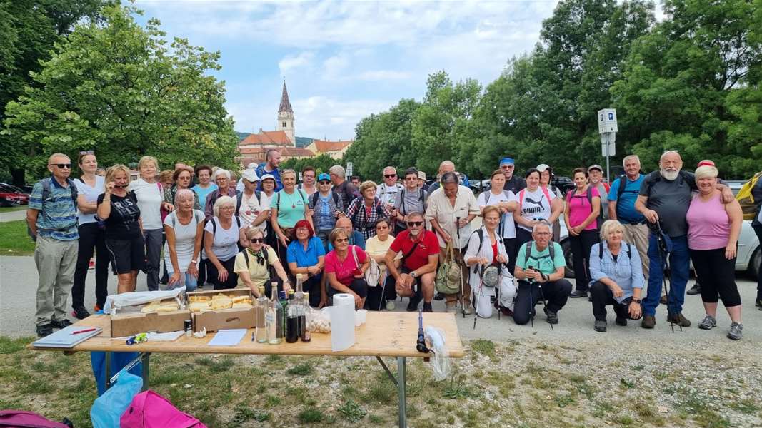 Bistričkom obilaznicom Za dušu i tijele Mirko Fulir devedesetak planinara 2.jpeg