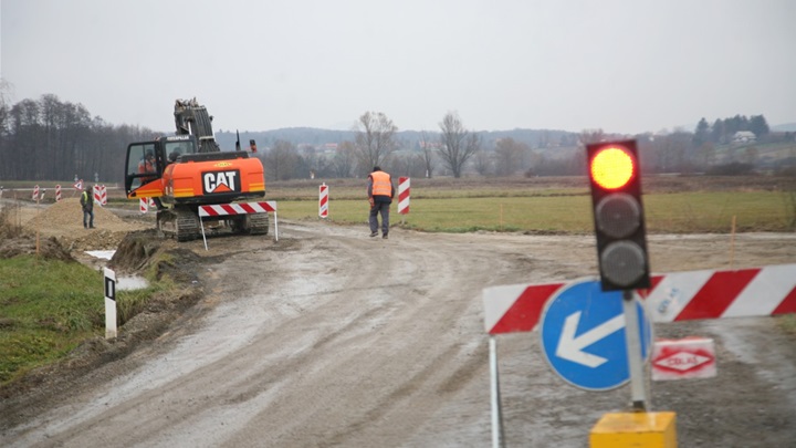 Radovi na dionici državne ceste u Turnišću, promet reguliraju semafori
