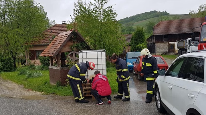 mače voda