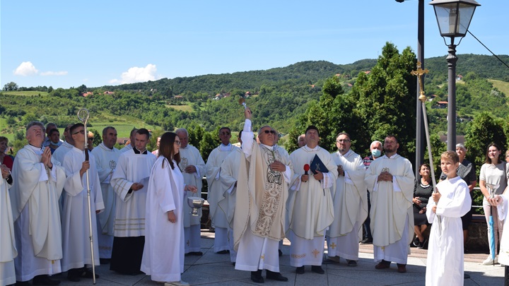 Biskup Gorski blagoslovio obnovljeni zvonik i toranj Biskup Gorski blagoslovio obnovljeni zvonik i toranj Bazilike MBB-e03.JPG