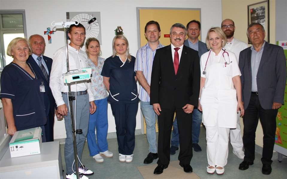 Ravnatelj Bolnice Tihomir Vančina sa suradnicima te rotaryanci: Branko Varjačić, Ivan Pavlović, Jozo Čakalić - predsjednik, Anđelko Švaljek i Drago Kozina