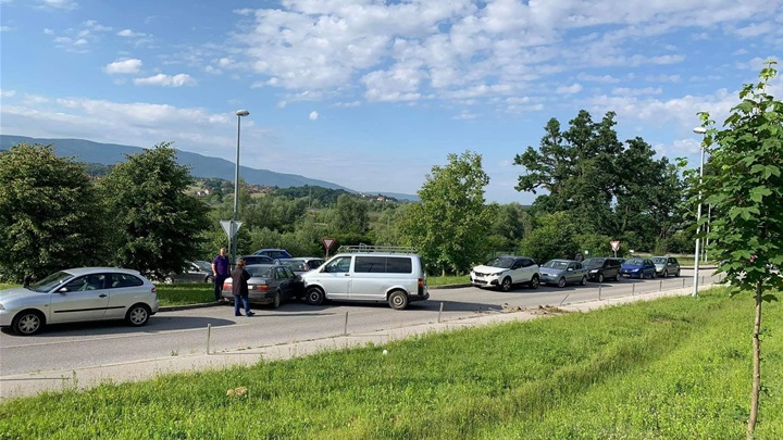 foto:  Policija zaustavlja KZŽ