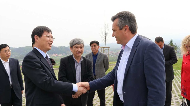 kinezi u zaboku smanjeno 2.jpg