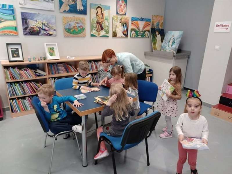 Djeca i DV Pušlek u bistričkoj knjižnici 2.jpg
