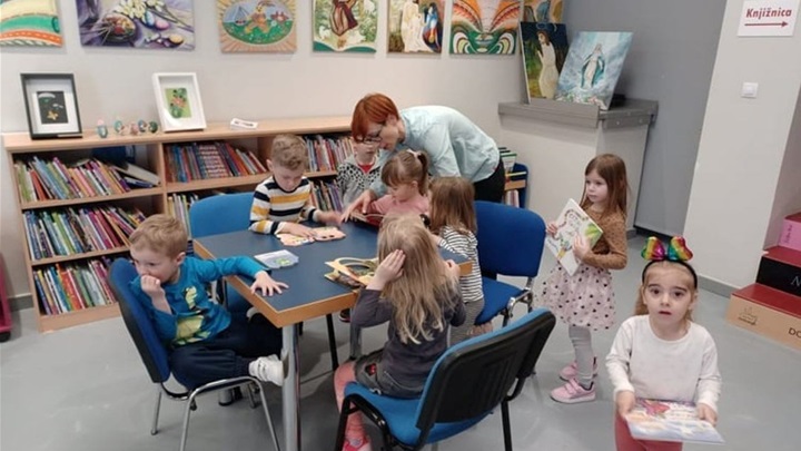 Djeca i DV Pušlek u bistričkoj knjižnici 2.jpg