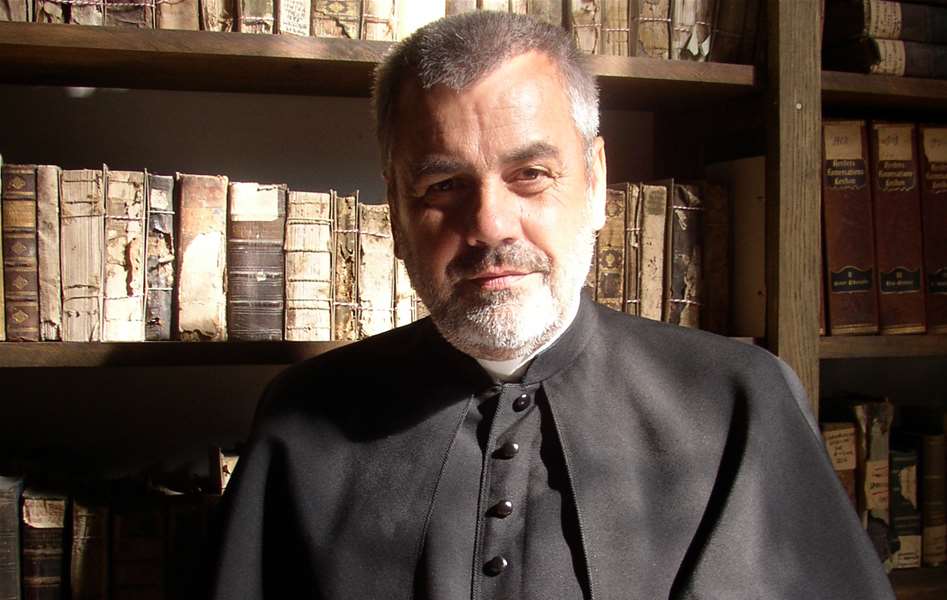 velečasni juranić.JPG