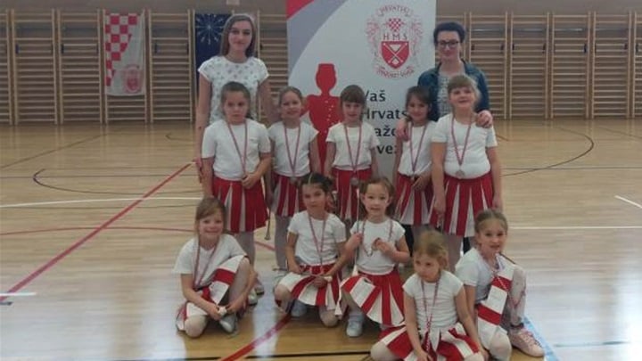 loborske mažoret 09 (1).jpg