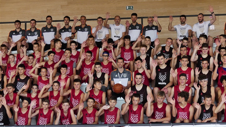 SPORT 7.7._KAMP ROKO UKIĆ.jpg