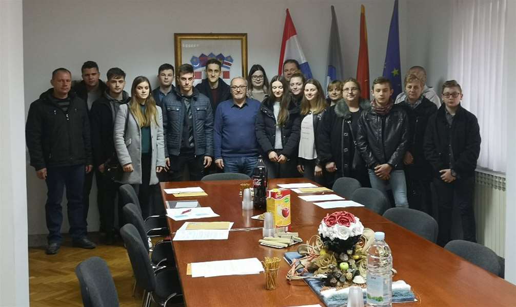 desinić stipendije.jpg