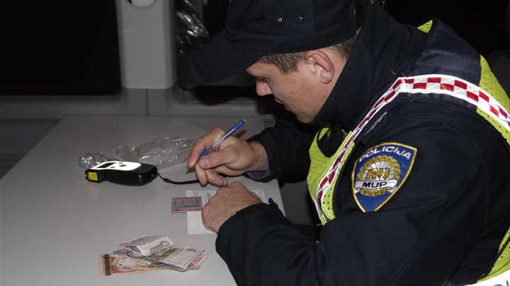 policija