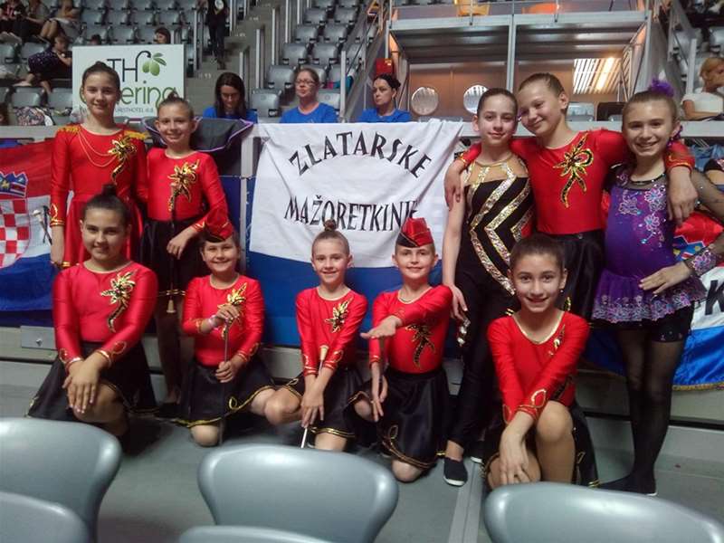 zlatarske mažoretkinje.jpg