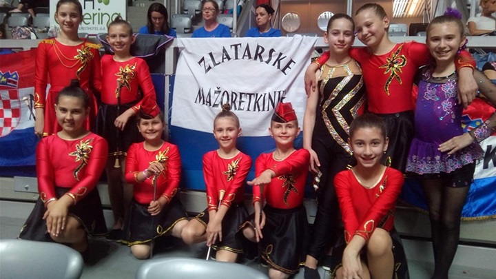 zlatarske mažoretkinje.jpg
