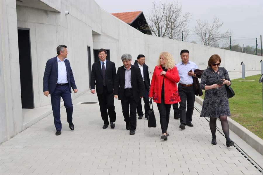 kinezi u zaboku smanjeno 8.jpg