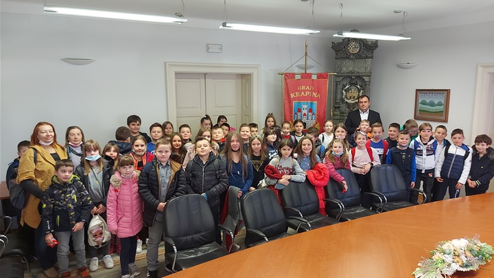 Treći razredi kod gradonačelnika 1.jpg
