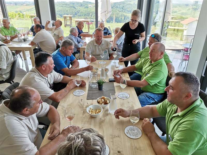 Članovi Udruge vinogradara Marija Bistrica posjetili Štrigovu  3.jpg