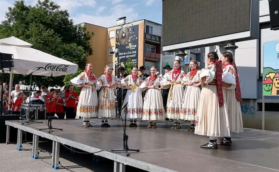 dječji folklor.jpg