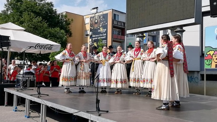 dječji folklor.jpg